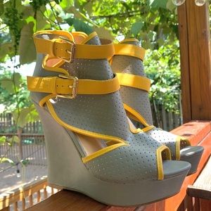 LILIANA GREY AND YELLOW WEDGES